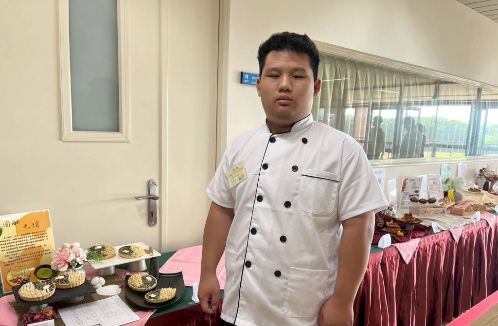 賀本校觀餐系陳春容老師帶領觀一甲朱竣郁同學參加2025 全國創意烘焙競賽「圓滿」榮獲銅牌!