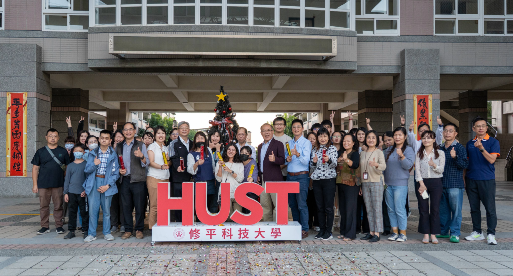 修平聖誕點燈亮起冬日暖光 校園沉浸溫馨節慶氛圍 詳細內容