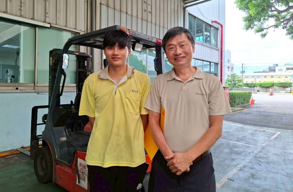 賀電機系許耿禎老師指導黎高天同學考取堆高機操作技術士證照