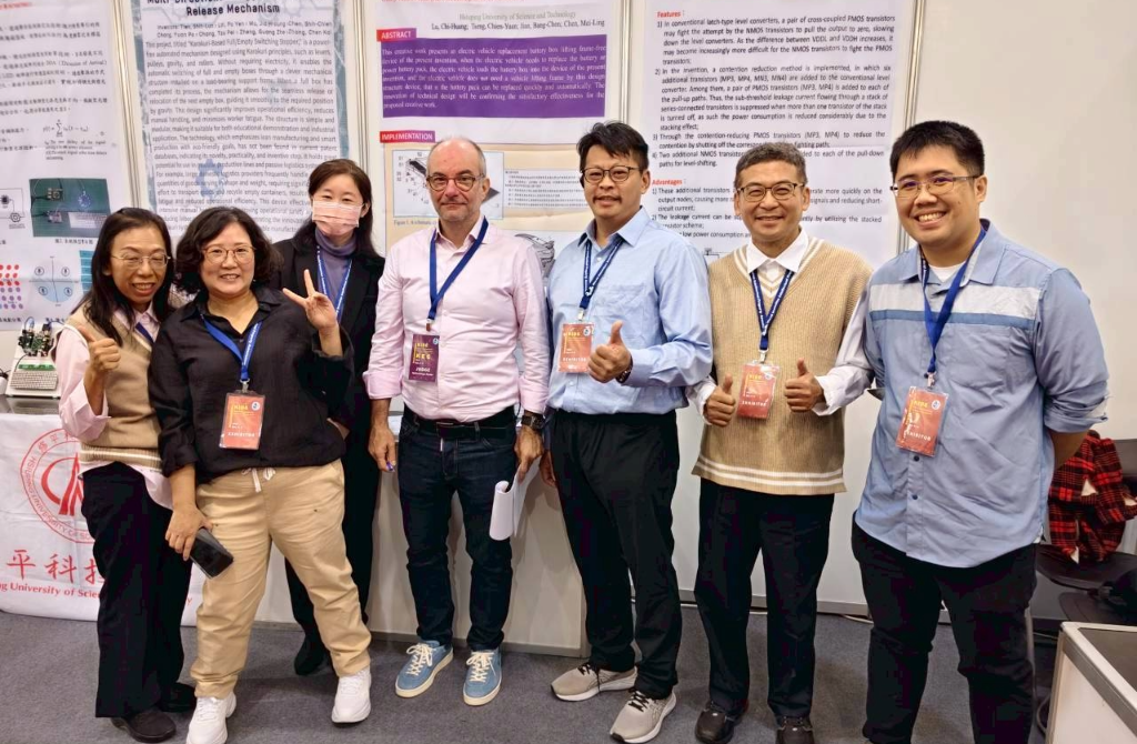 賀本校通識中心胡雲雯副教授、機械系林肇洋、企管系陳芃妤參加第12 屆高雄國際發明暨設計展以作品「桌上互動滾球教具」榮獲銅牌。